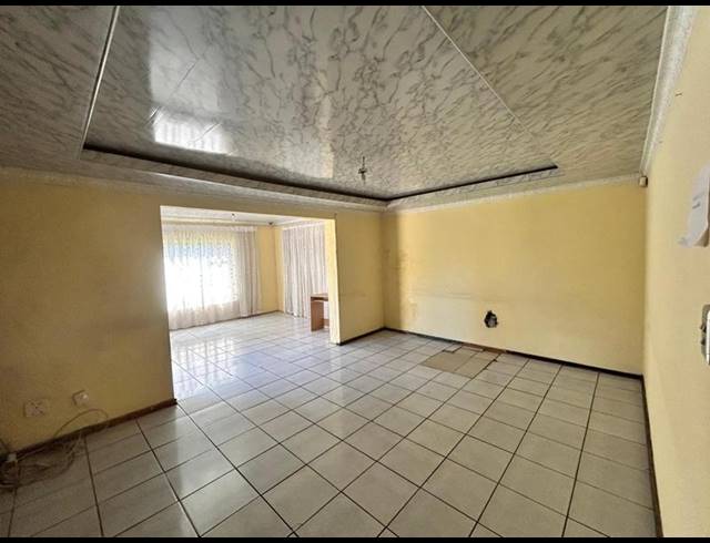 5 BEDROOM HOUSE FOR SALE IN NEW STATE AREA